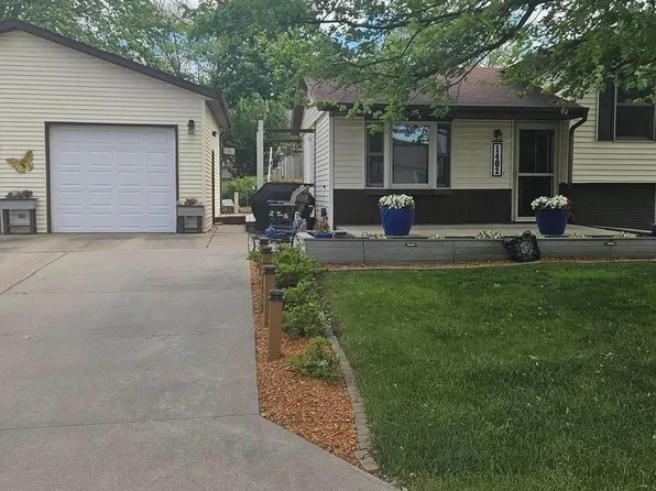 1402 8th Ave W, Oskaloosa, IA 52577
