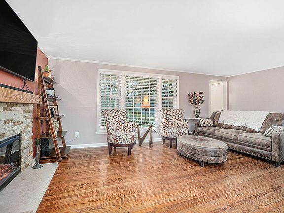 3rd image of 1241 W 69th Ter