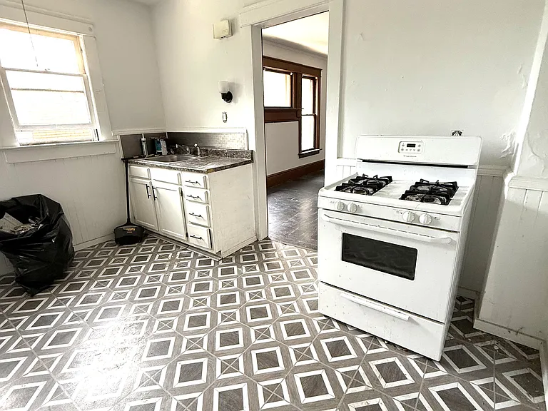 1248 W 10th St — Photo 12