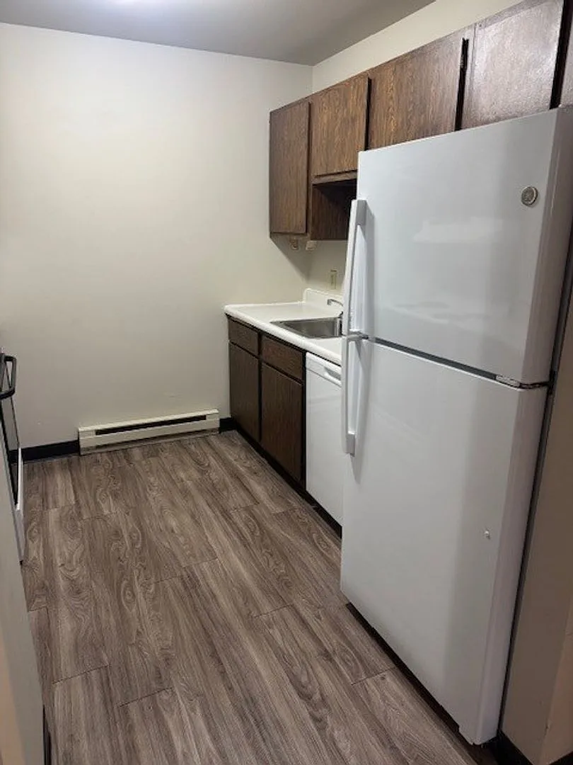 Park Ridge Apartments — Photo 2