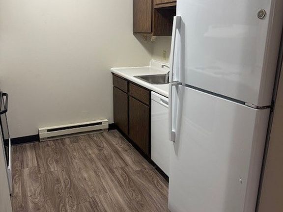 3rd image of 557 E Park Ave #21