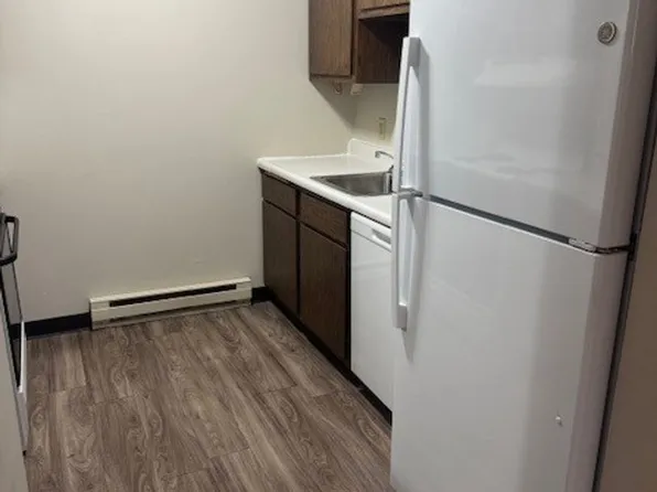 Park Ridge Apartments, 557 E Park Ave APT 11, Chippewa Falls, WI 54729