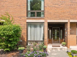 19 Birch Tree Ct, Elmhurst, IL 60126