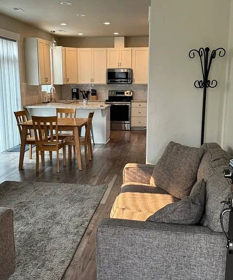 1023 E 30th Ave — Photo 3