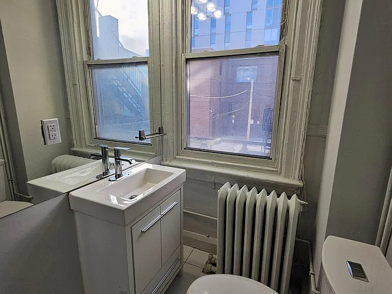 437 Spadina Ave #2 — Photo 18