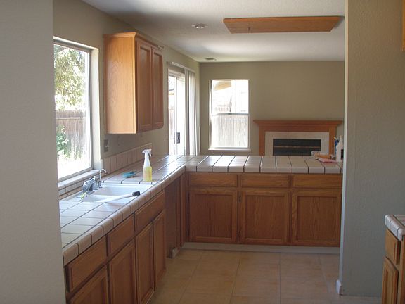 dining room into kitchen
