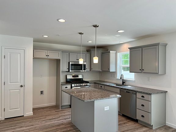 4th image of 128 Emma Cir