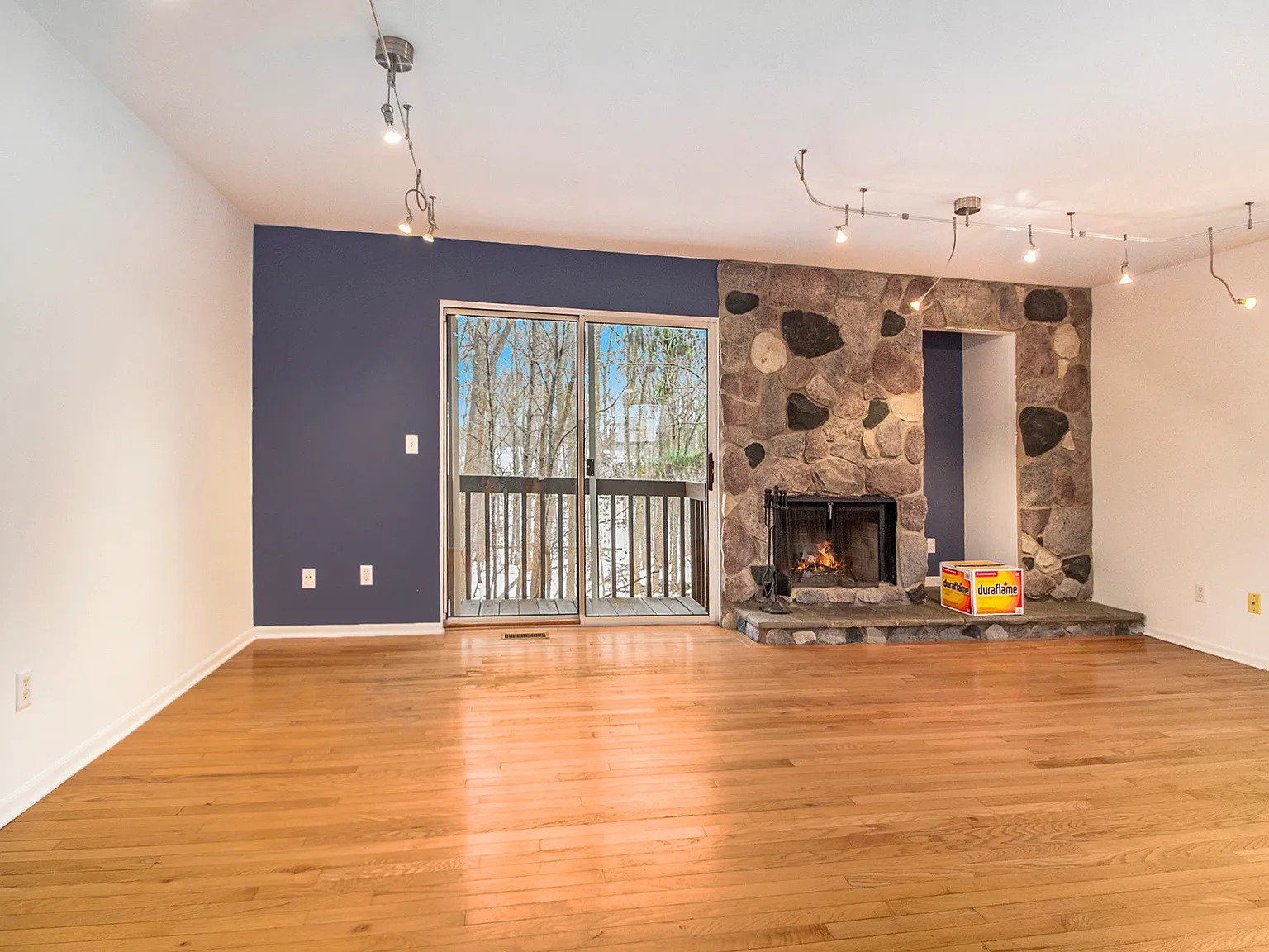 3 bed, 1160 sqft, $2,500 — Photo 4