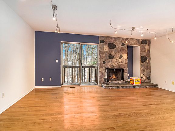 4th image of 230 Lyn Anne Ct
