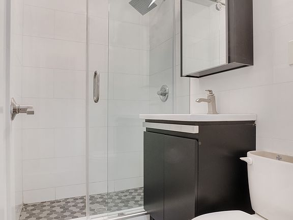 5th image of 364 W 51st St APT 2E