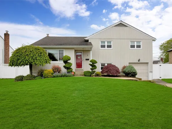 5 Hampton Road, Massapequa, NY 11758