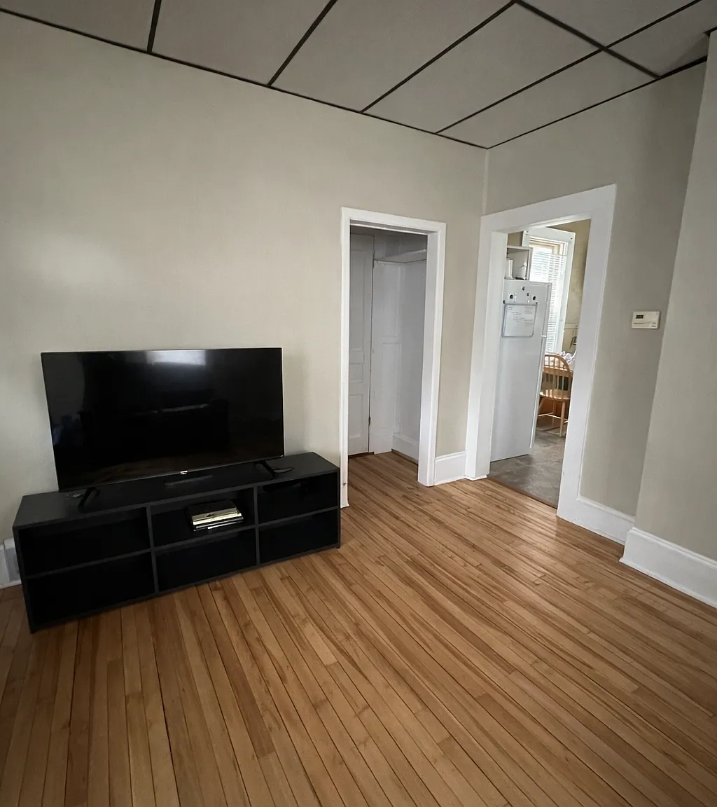 3 bed, 1.0 bath, 1008 sqft, $495 — Photo 4