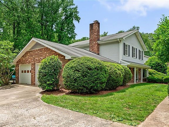 2nd image of 2628 Wessex Rd