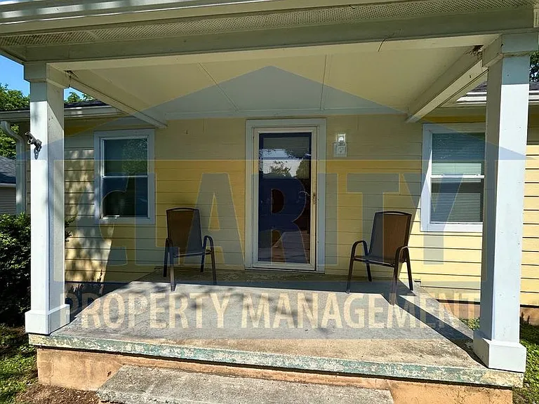 883 Harle Ave NW — Photo 3