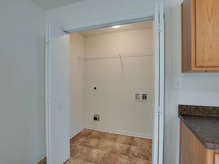 198 Cloverbrook Dr — Photo 8