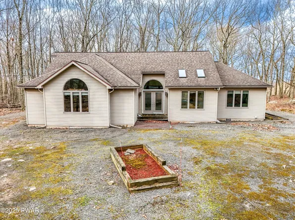 1209 Acacia Dr, Hawley, PA 18428