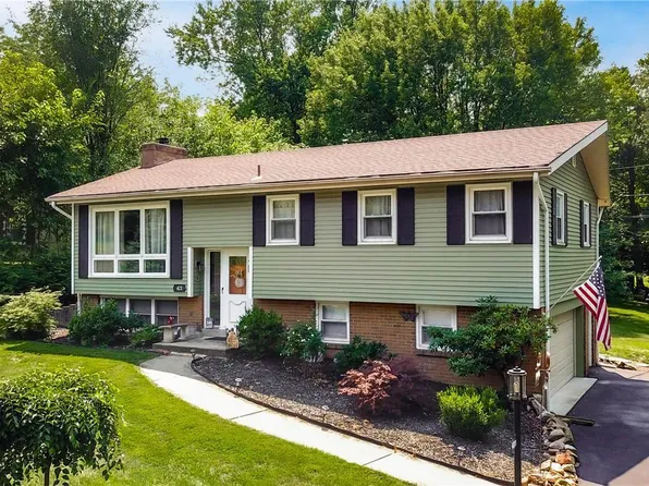 421 Chestnut Cir W, Alburtis, PA 18011