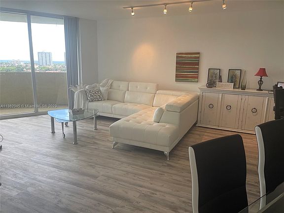 4th image of 19501 W Country Club Dr APT 1501