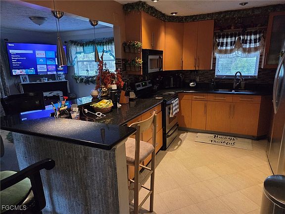 4th image of 820 3rd St SW