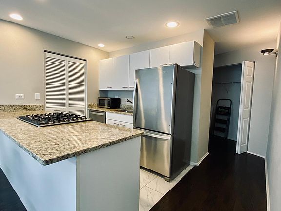 5th image of 1100 W Cornelia Ave APT 110