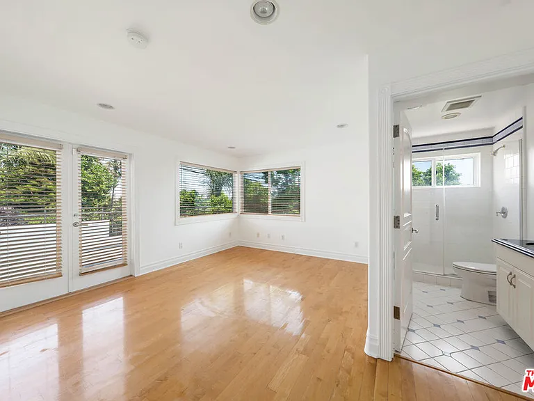 1425 N Tigertail Rd — Photo 23