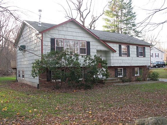 4th image of 1487 Hanover St