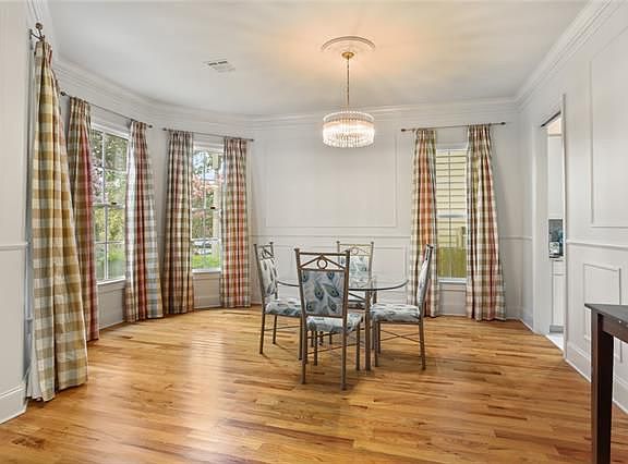 3rd image of 661 Arabella St