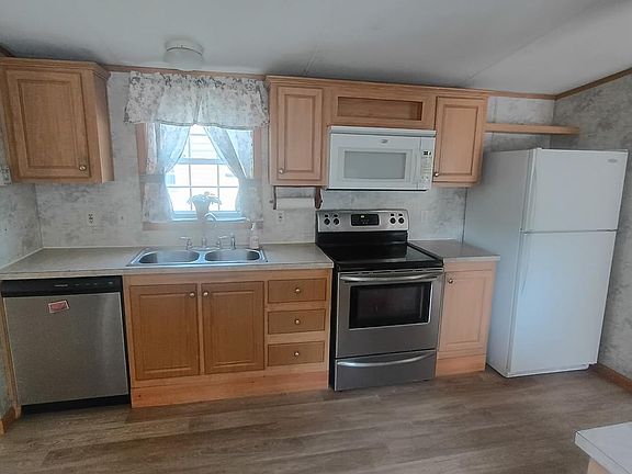 3rd image of 172 Primrose Ln