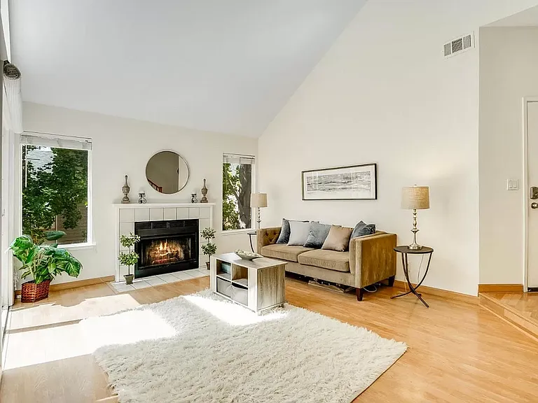 5307 Borneo Cir — Photo 12