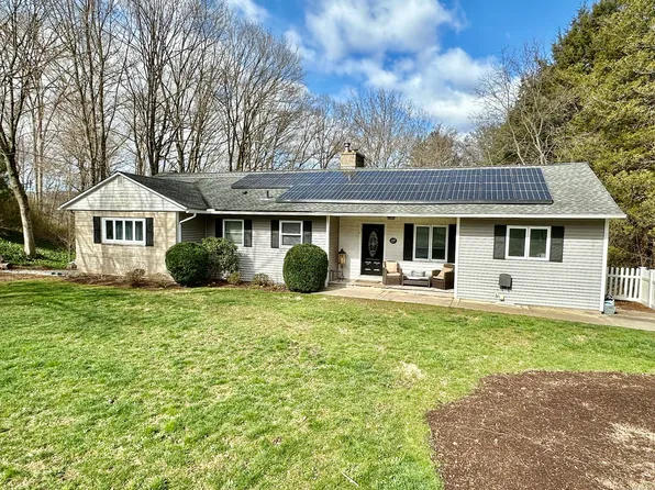 137 Willow Crest Drive, Hamden, CT 06518