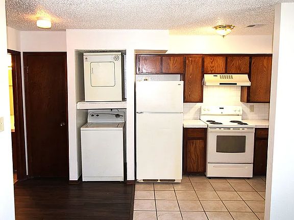 4th image of 221 Bull Run St APT B