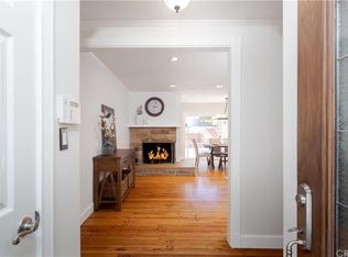22812 Crespi St, Woodland Hills, CA 91364