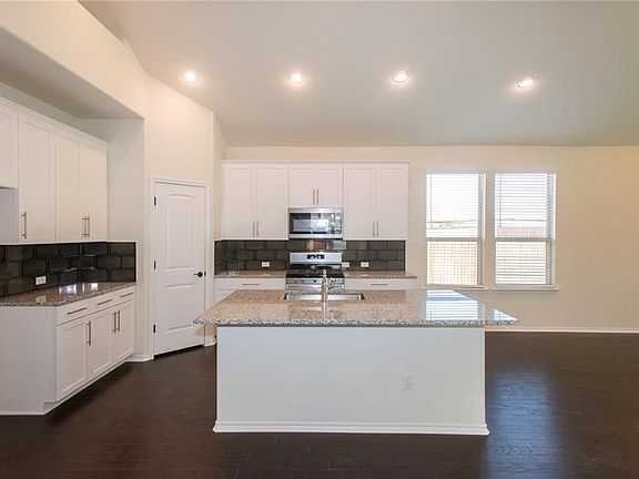 4th image of 204 Quarryman Dr
