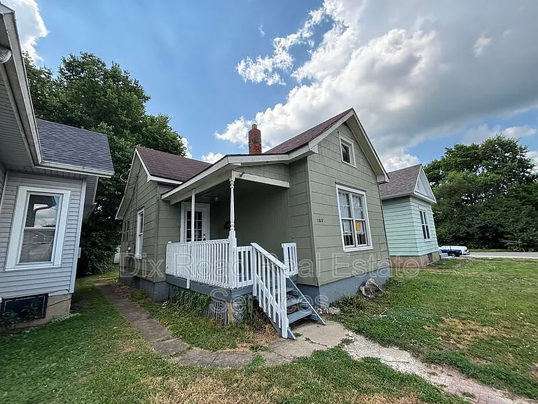 1022 Auburn St — Photo 3