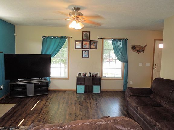 2nd image of 1097 Valley Dr