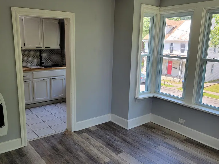 2418 State St #5 — Photo 7