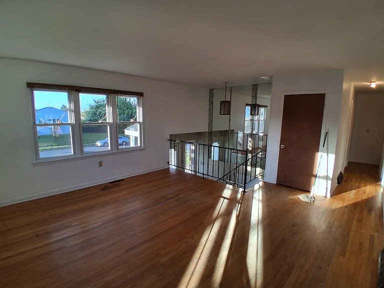 874 Paul St — Photo 7