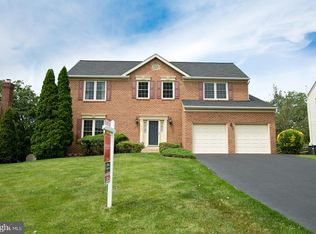 6176 Hidden Canyon Rd, Centreville, VA 20120