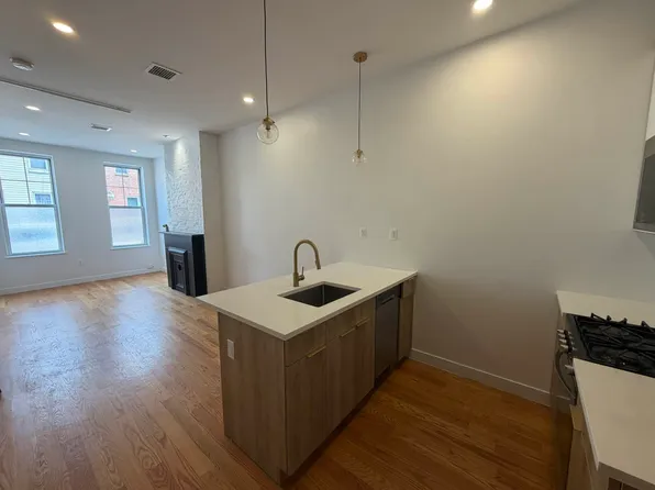 60-28 55th St #1A, Maspeth, NY 11378