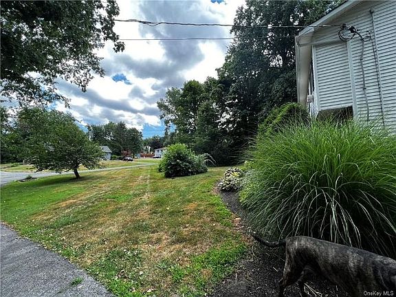 5th image of 4 Mary Phyllis Ln