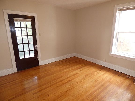 4th image of 4954-4956 Lindenwood Ave