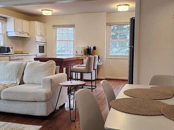 3rd image of 701 N Cleveland St #1