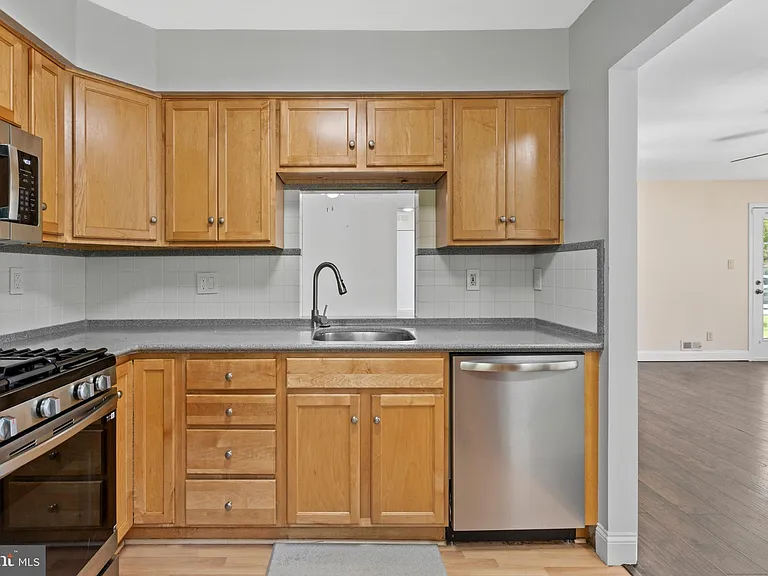 501 Harwood Ct #A — Photo 8