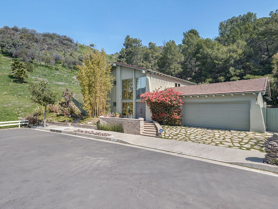 1st image of 2550 La Condesa Dr