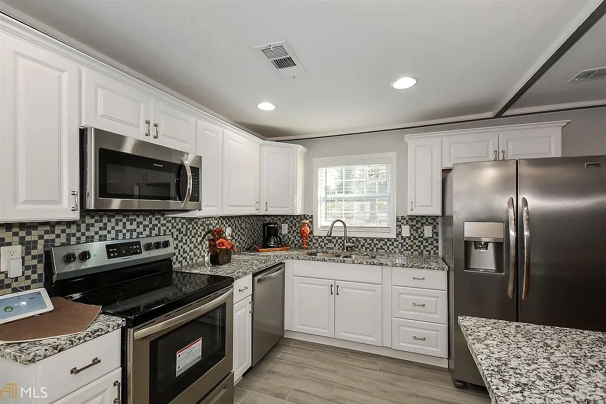 Building Photo - 518 Pelton Pl NW