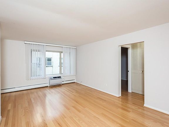 2nd image of 420 W Aldine Ave #300