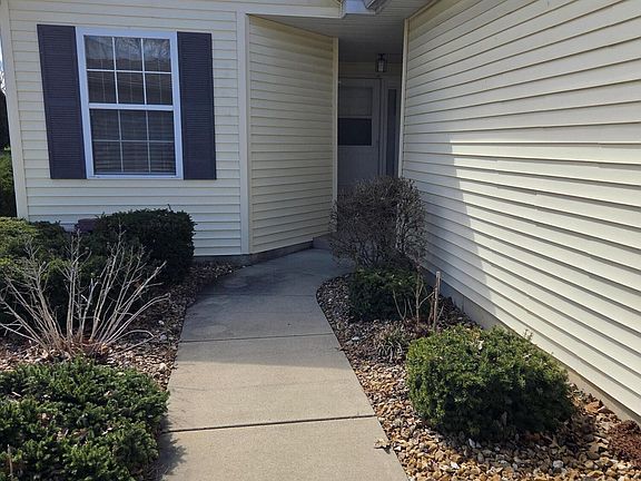 2nd image of 374 Glenallyn Dr