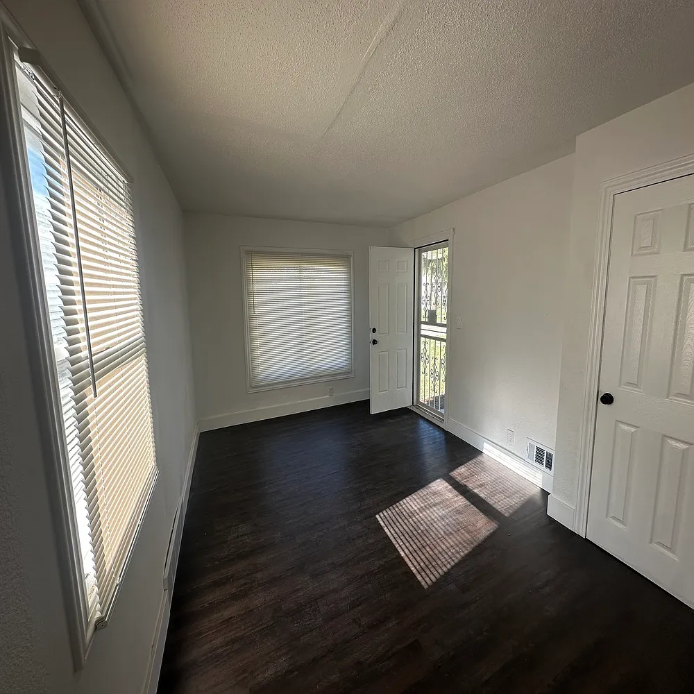 5246 Maryland Street - 1 — Photo 3