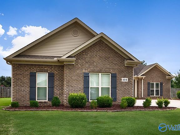 3rd image of 104 Old Picket Cir