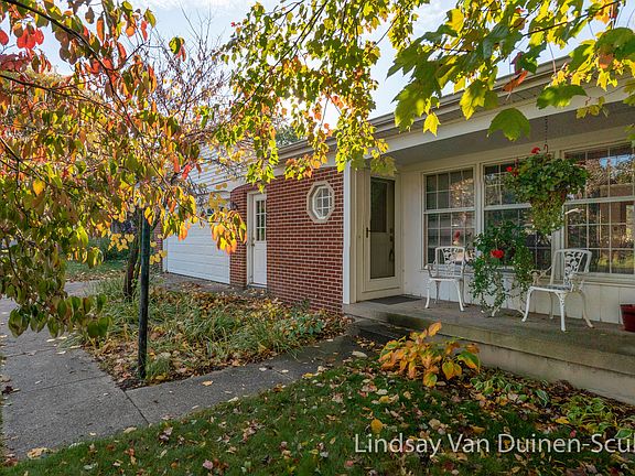 2nd image of 1648 Sunny Creek St SE